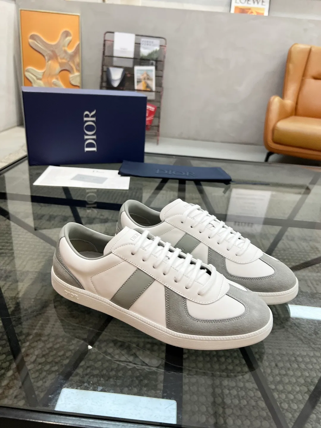Men's Men's Shoes 💰400【New Style】🍿🍿𝐃𝐢𝐨* — Dior. Dior's new casual sneakers define your fashionable pace. They boldly use innovative technological fabrics to create a futuristic silhouette. The light and breathable mesh material, combined with the unique texture coating process, presents a refreshing visual effect, as if it is a fashion item from the future world. Whether paired with casual outfits or mixed with formal looks, the Dio* D-Sketch sneakers are effortless and add a touch of futuristic style to your overall look. From the streets to the catwalk, it is your indispensable fashion tool. The upper is made of high-tech mesh material, which is light and breathable and fits your feet like a second skin, keeping you dry and comfortable even in the hot summer. The delicate mesh structure gives the shoes a unique visual effect and displays a futuristic aesthetic. Code number: 39-44 (38, 45 customized)